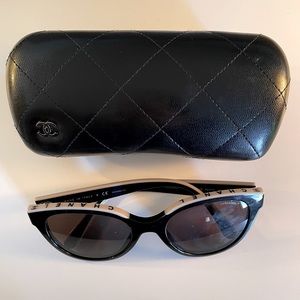 Authentic 2020 Chanel Sunglasses with Chanel Case